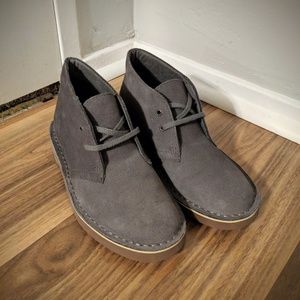 Clarks Women Grey Suede Desert Boot Size 5 (35)